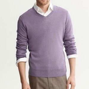 BANANA REPUBLIC Merino Wool V neck Sweater.